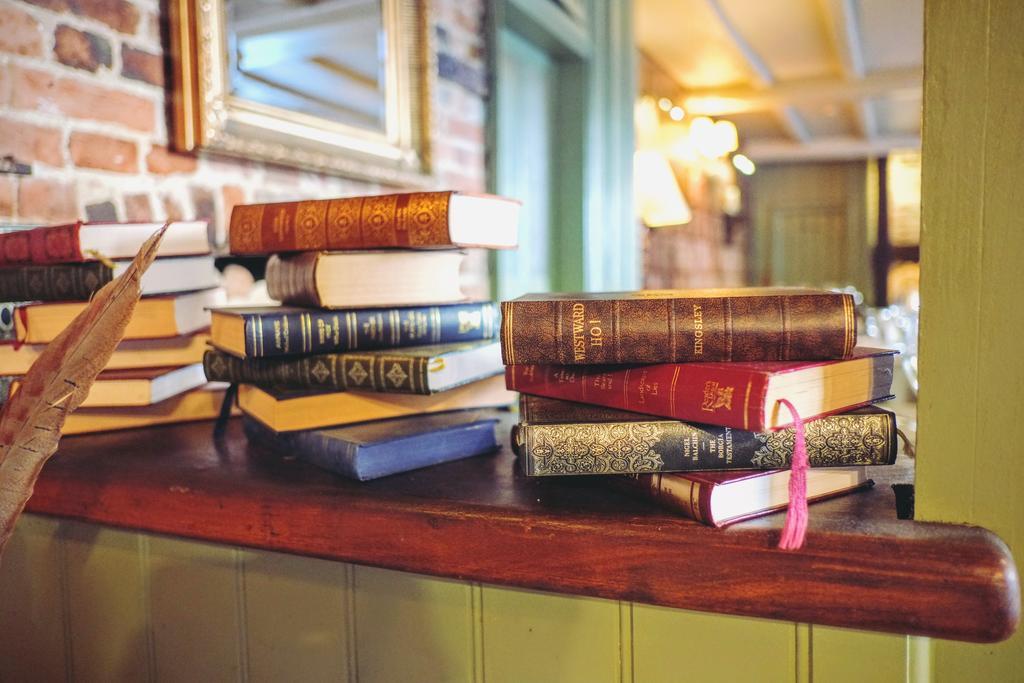 Hambro Arms Hotel Milton Abbas Ngoại thất bức ảnh