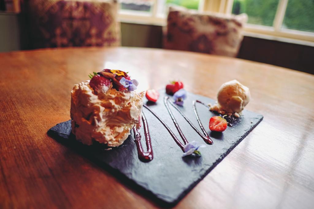 Hambro Arms Hotel Milton Abbas Ngoại thất bức ảnh
