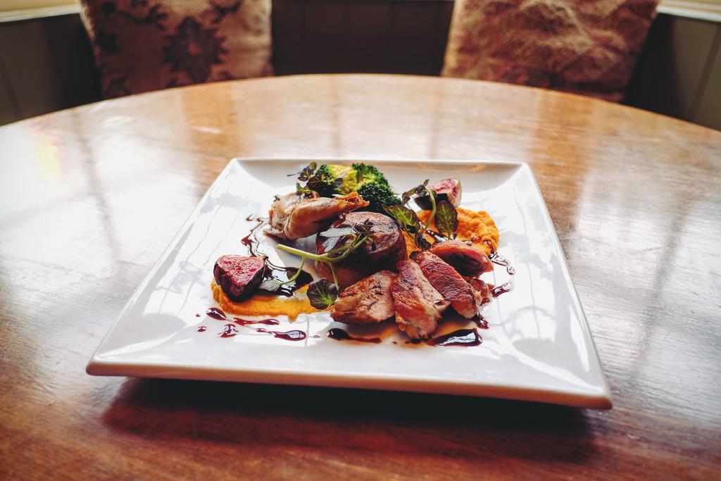 Hambro Arms Hotel Milton Abbas Ngoại thất bức ảnh