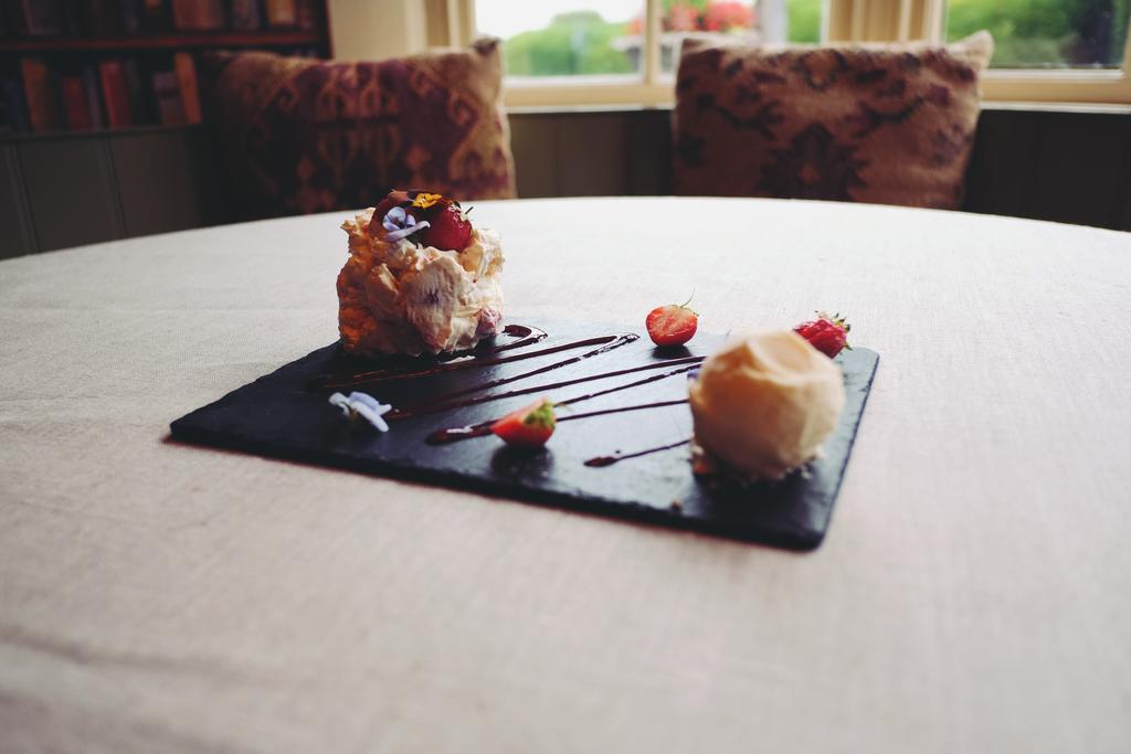 Hambro Arms Hotel Milton Abbas Ngoại thất bức ảnh